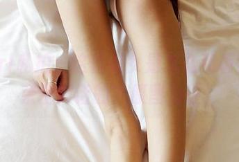 3Agirl私拍:这位美女是怎么和板凳进行亲密对话的?原图为证!
