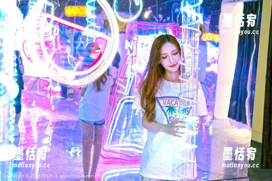 Feilin嗲囡囡-K8傲娇萌萌Vivian Feilin嗲囡囡 - 这是黑丝还是魔法?K8傲娇萌萌Vivian定制图集带你飞!