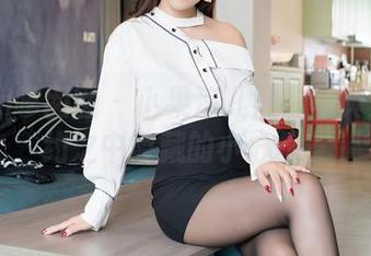 Feilin嗲囡囡 – 小果冻儿黑白写真集:简约之中隐藏的小心机?