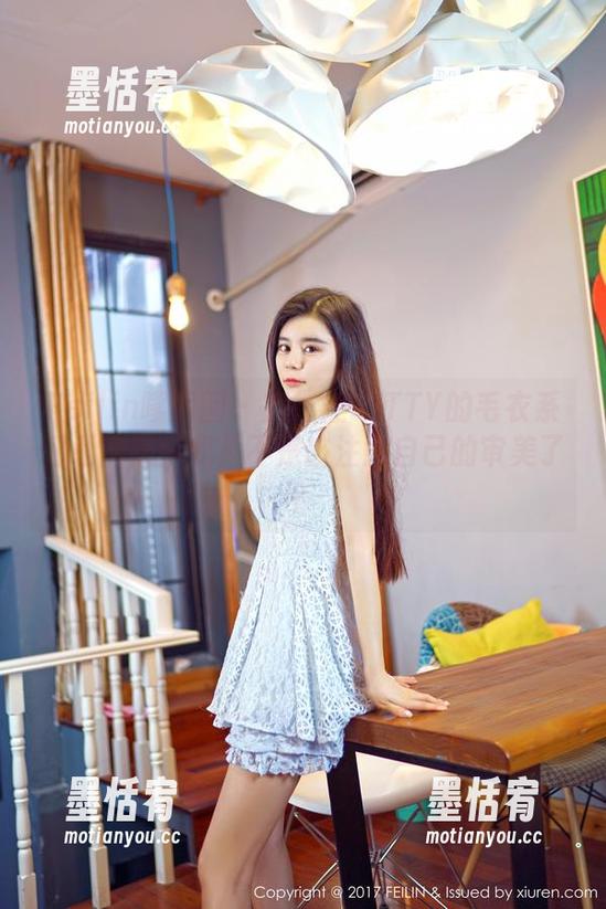 Feilin嗲囡囡 - 施忆佳KITTY的毛衣系列私房照！我是不是该注意自己的审美了？
