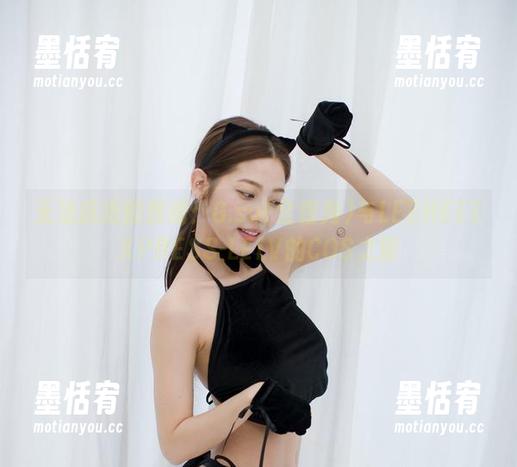 无法抗拒的图册：G.su(全智秀)与LEEHEEEXPRESS-LELV的COS之旅