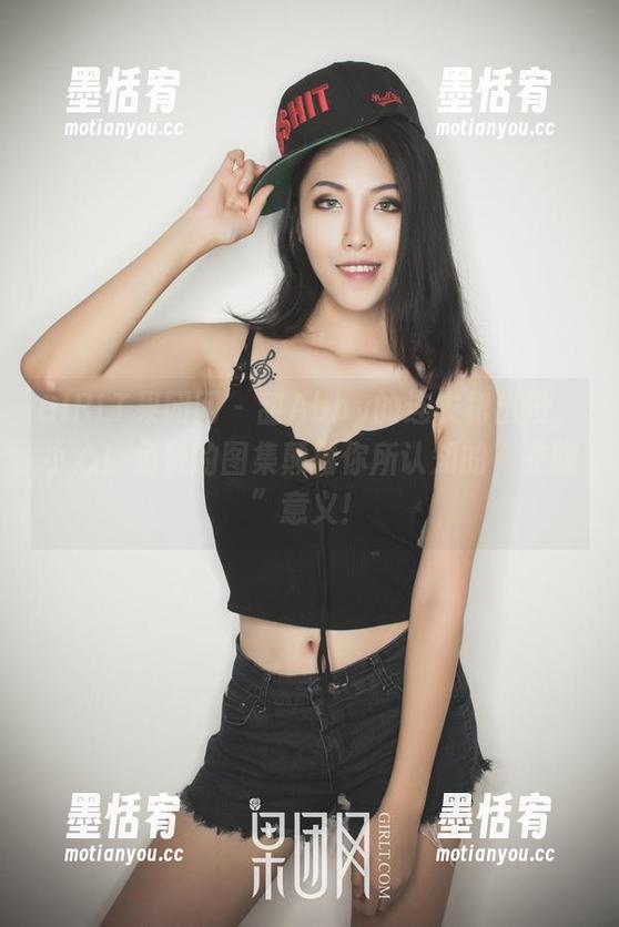 GIRLT果团网 - 甜Abby的连衣裙出没，小心！免费的图集颠覆你所认知的“衣服”意义！