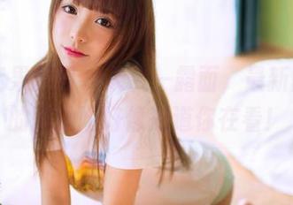 GIRLT果团网 – 天台一露面，最新图包里的陈迪娅好像知道你在看！