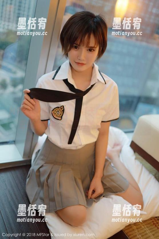 MFStar模范学院-水水er MFStar模范学院 - 夏天的水水er,泳池是她的舞台,原图真的是水光潋滟~