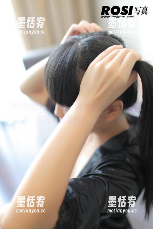 ROSI的私拍栏目，裤里丝探险：这智商税我真的是缴了，哈哈。