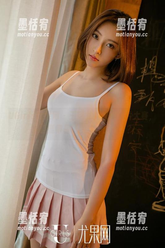 UGirls尤果网-王瑞儿 UGirls尤果网 - 王瑞儿的校服照片大赛,谁能赢得最‘学霸’的封号?