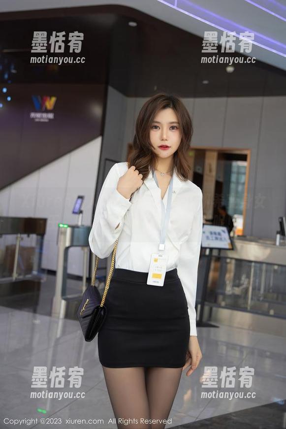 Xiuren秀人网-Carol周妍希 Xiuren秀人网 - 当Carol周妍希变身女王,图包内容有点让人害羞呢!