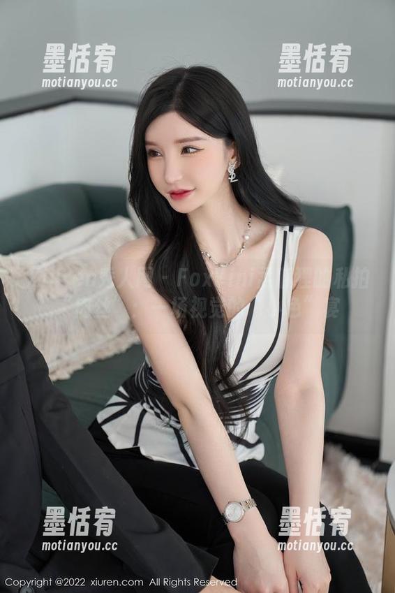 Xiuren秀人网 - FoxYini孟狐狸的私拍“肉丝”：一场视觉的“小色”宴