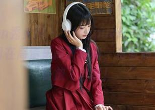 Xiuren秀人网 – “Manuela玛鲁娜”教你如何在高清里高开旗袍，资源满满就是要放飞自我！