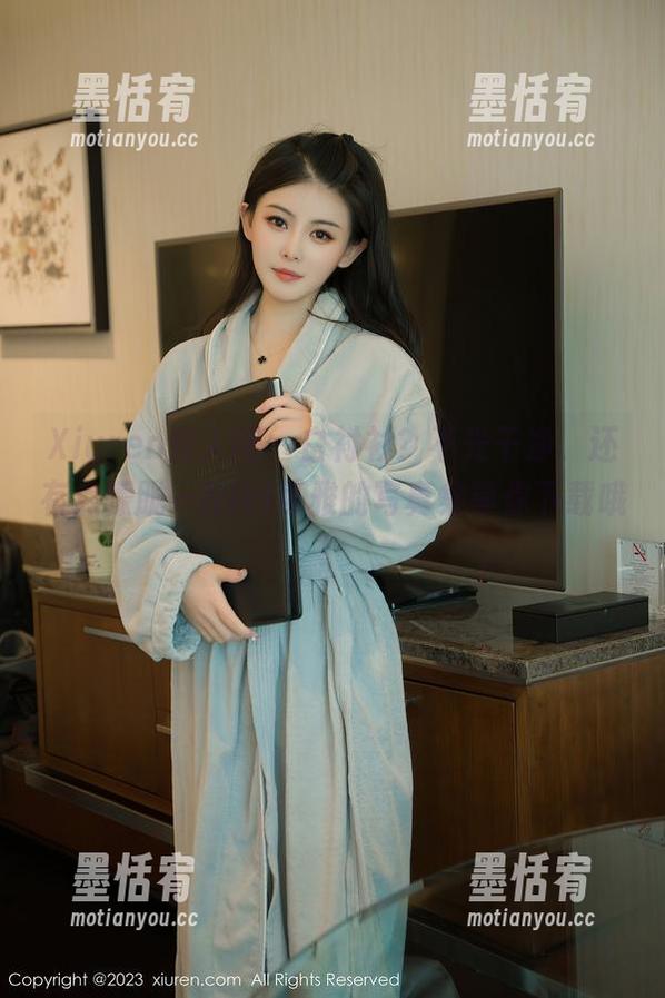 Xiuren秀人网 - 白衬衫？不光干净，还有点朦胧—Niki可雅的写真集等你下载哦！