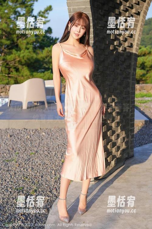 Xiuren秀人网 - e宝小野猫实名参赛：豹纹写真大赛，谁的猫更野？