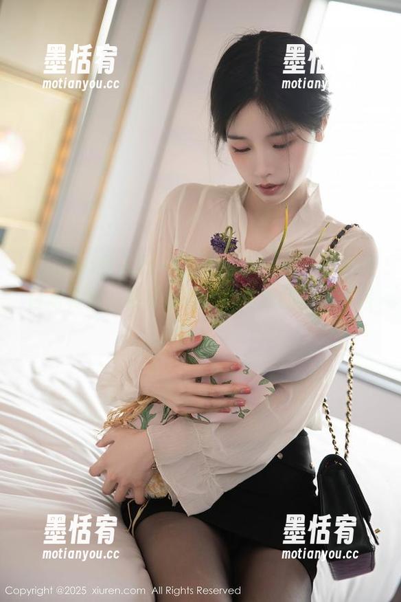 Xiuren秀人网-小Kiki Xiuren秀人网 - 资源在手,小Kiki的纯白写真集,果然她的白色与我的画风格格不入。