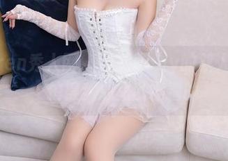 Xiuren秀人网 – 雨儿baby的双人写真，拍得我心里乱糟糟的