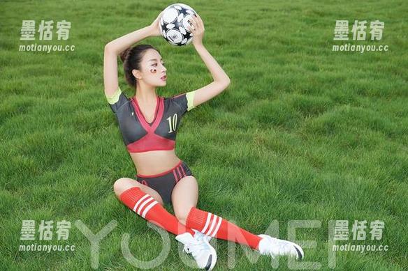 YouMi尤蜜荟 - YOYO优优的天使形象还是挺洗脑的，比如这美图，真要摄影师的脑子呢。