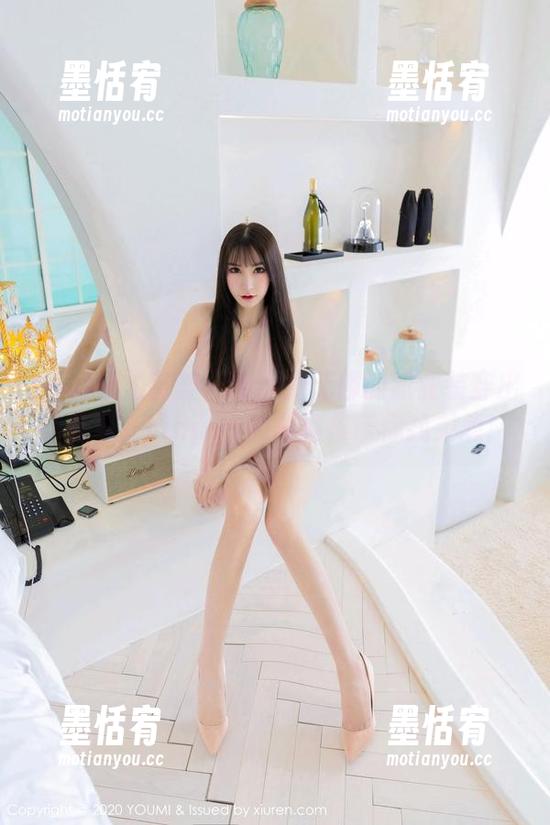 YouMi尤蜜荟 - 如何把无聊的职业装穿出新花样？Lingyu的写真集带你找灵感！
