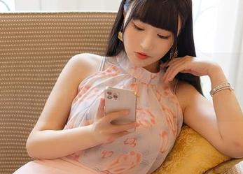 YouMi尤蜜荟 – 办公室也能这么不正经？周琰琳LIN的高清图包真有个性