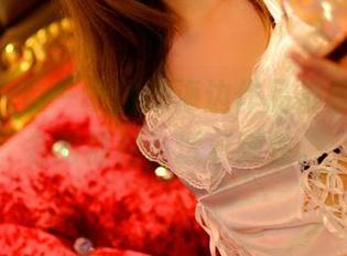 pans – 每一帧微妮海边作品都是一份莫名的福利，透着随性。