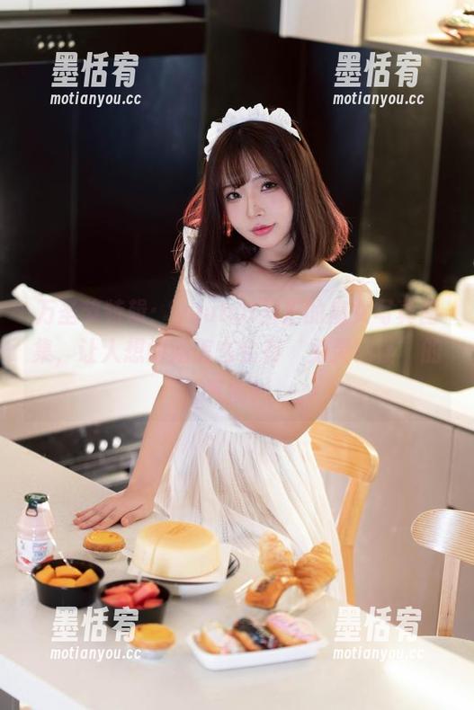 万圣节特辑：yuuhui玉汇的魔女写真图集，让人想问她怎么会有‘鬼灵精怪’的气质！