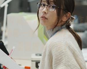 其实いくみ(育美)的这组灰丝作品很带感，图片中的每一缕阴影都在诉说，资源哪里能收集齐全？