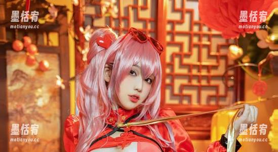 七七娜娜子的最新连衣裙作品集就像打了鸡血，总想多穿一次再说！