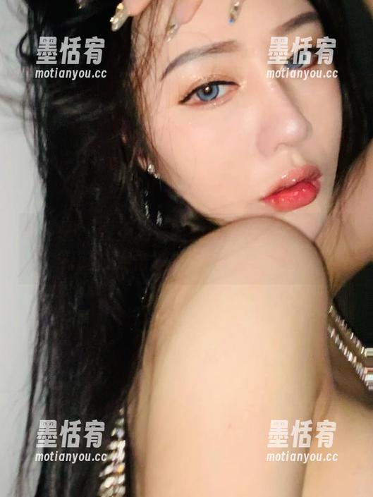微密圈 - 看不爱笑的赛琳如何把‘女王’打造成点击率新宠的图片合集！