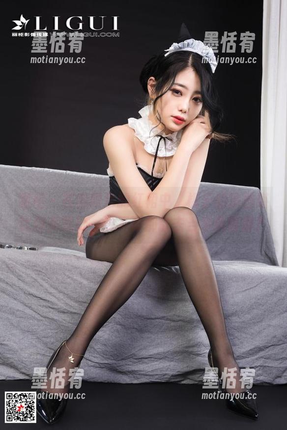 丽柜 - 在赤霞色的红裙中，桃子的原图堪比精美壁纸，要不要都拿去当手机锁屏？