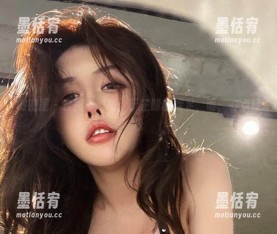 微密圈 - 套图小剧场：于芷晴的裸足，呃，有点轻松