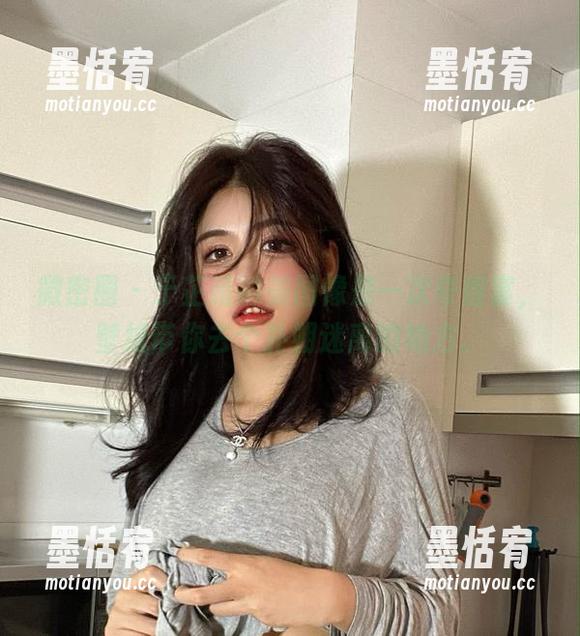 微密圈 - 于芷晴的美图像是一次奇智宴，壁纸带你去个扑朔迷离的地方。