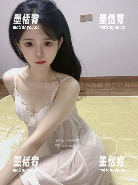 倦倦喵的JK写真，今天是个适合发呆的日子