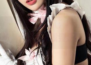 克拉女神 – 原图中的杨暖，吊带穿得那叫一个妥帖，合集中能找到更多惊喜吗？