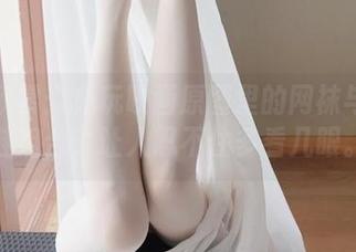 在线欣赏：兔玩映画原图里的网袜与高跟鞋组合，让人忍不住多看几眼。