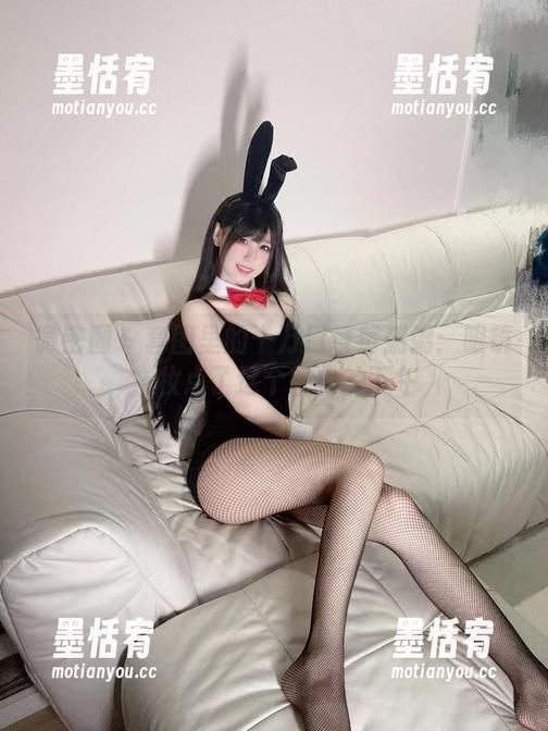 十万口草莓粥粥 微密圈 - 套图里的十万口草莓粥粥:眼镜,妆点了这个轻松的下午