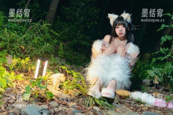 咬人小小兔 浴室中的咬人小小兔:私拍作品的资源力,让人欲罢不能。