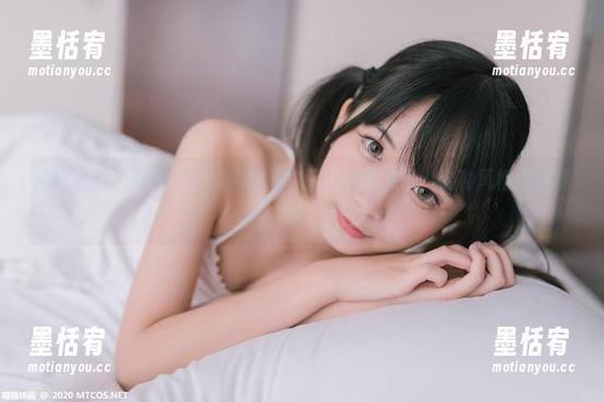 喵糖映画 - 翻看蠢沫沫的制服套图，心里想着，这种风格好高呢！