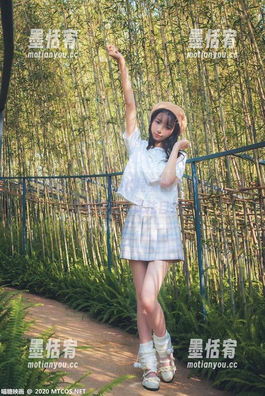 喵糖映画 喵糖映画:这红色JK裙真的太好看的,免费美图让人无法自拔!