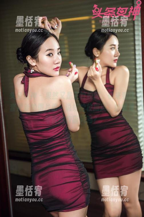 头条女神 - 果然又是王竹校服，快来看这套更新的图片吧！说好的校服风，结果是单纯的校园风吗？