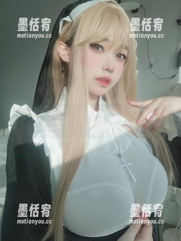 在女主K的白丝兔女郎高清图包里流连忘返，心里畅想的画面却说不清楚。