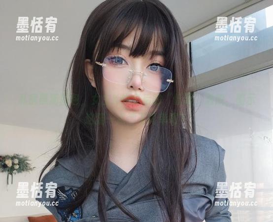 私房黑猫图包，女主K蜕变后的“低调”洒脱，暗示这猫一点都不简单吧？
