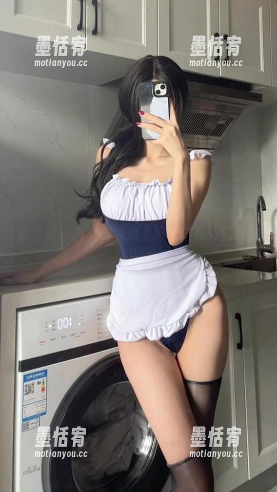 微密圈 - 当女刺客遇上粉嫩白袜：写真里的巧合