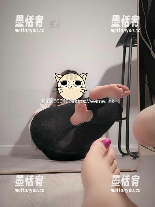 微密圈 - 原图里的婉柔yyyy，难道真的有那么多袜子？图片一探究竟！