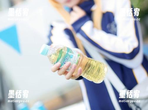 不带耳机都能听到嫣嫣子灰丝Cos的尖叫，原图亮眼得不行。
