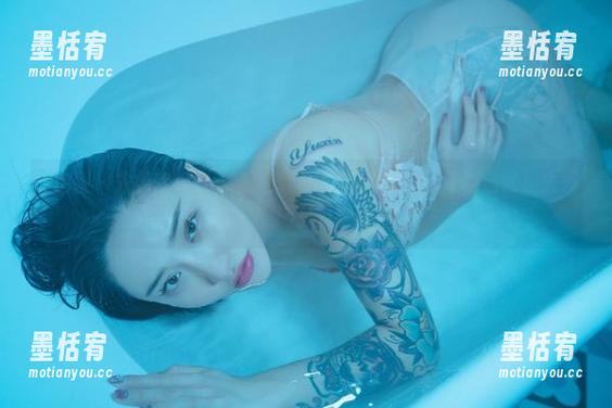 微密圈 - 宋昱欣瑜伽私拍：套图中我怎么突然发现自己的腿比绳子还缠！