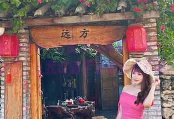 宝儿mysterial的海边写真更新——大海的蓝,从我这刚学会的泳姿开始!