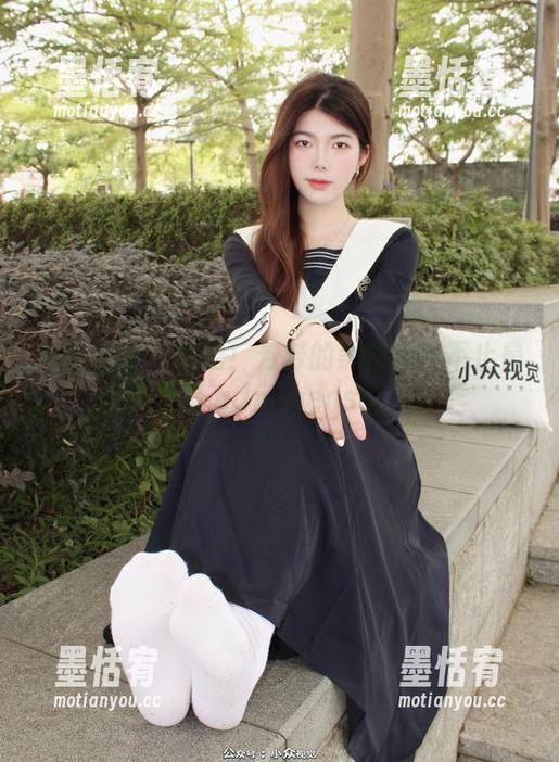 小众视觉 - 牢记！芳芳的黑白写真不止是视觉盛.adminensation