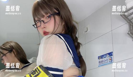 说真的，小泉学姐吖的高清写真，就这小恶魔风格值了。