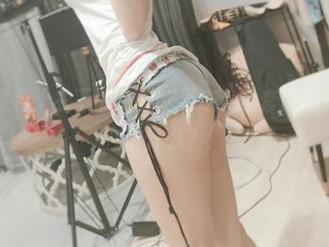 微密圈 – 紫色上衣下的小玉吃果冻：全套原图，色彩到底在讲什么？！