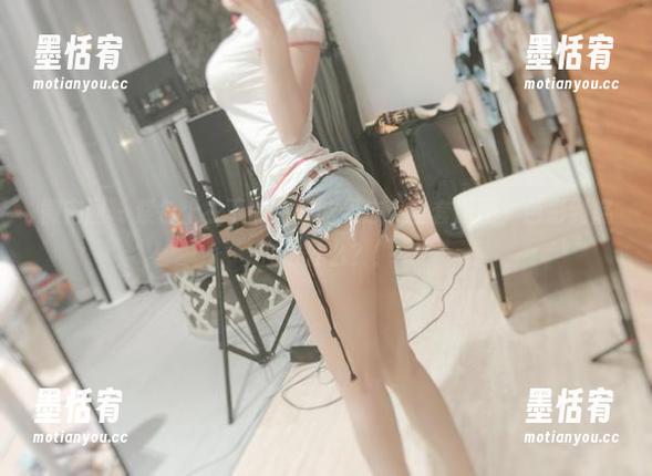微密圈 - 紫色上衣下的小玉吃果冻：全套原图，色彩到底在讲什么？！