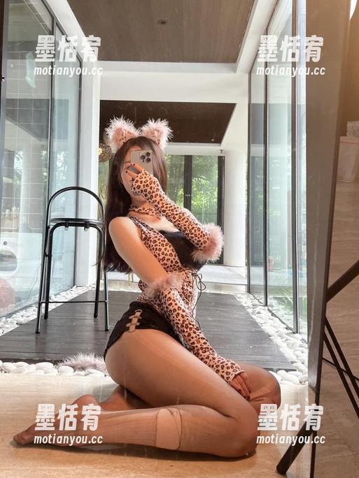 微密圈 - 这张原图：小玉吃果冻浴室里的态度，妥妥的个性张扬