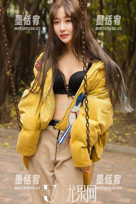 尤果网 - 佟蔓到此一游—JK私拍合集，也是能甜到发齁的