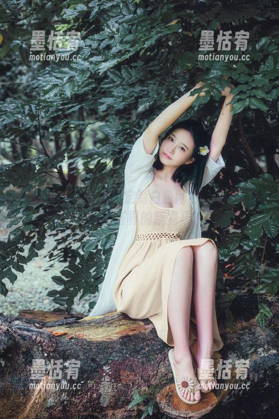 年年Nnian带来的定制白色网衫——是否会成为穿搭界的新黑马？